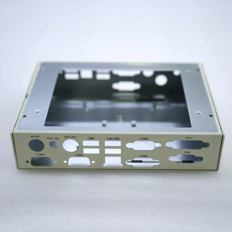 In che modo la fabbricazione della lamiera per gli involucri migliora la protezione del prodotto e l'efficienza della produzione?