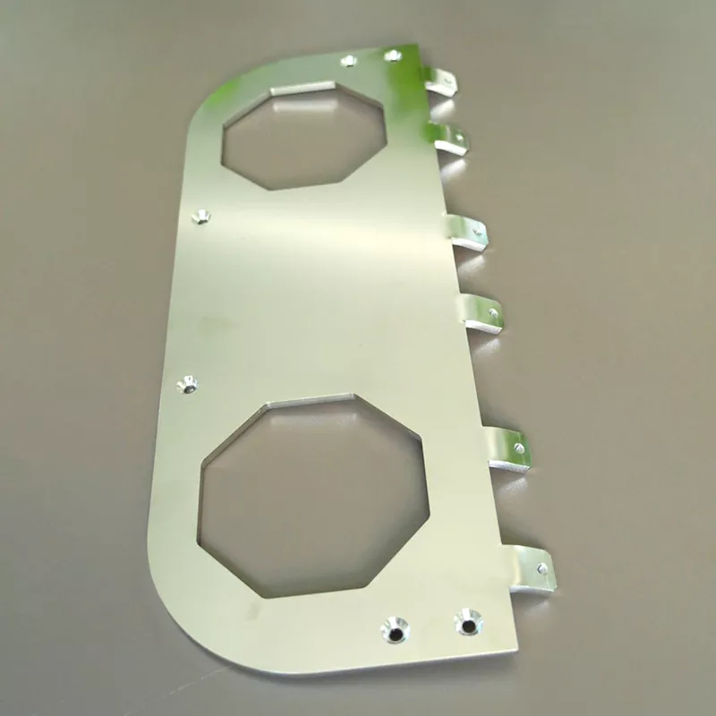 Lamiera per involucro elettrico CNC